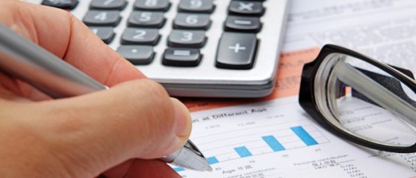 Stock chart with calculator,pen and eyeglasses