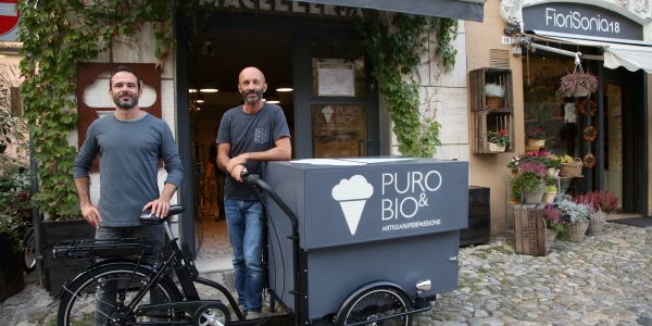 CESENA  NUOVA GELATERIA PURO E BIO IN PIAZZA DEL POPOLO   da sx luca zanotel e gianluca mondardini