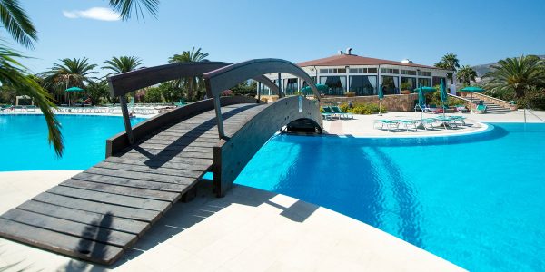 club-hotel-marina-beach-piscina-ristorante-piscina