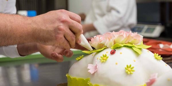 pasqua-fiasconaro-colomba-decorata-a-mano