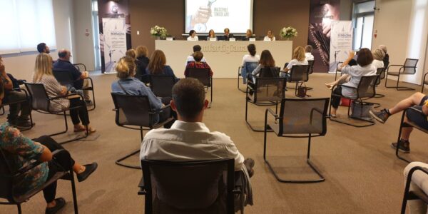 7a07ca81-5375-40b5-869a-bbb165dab212-1