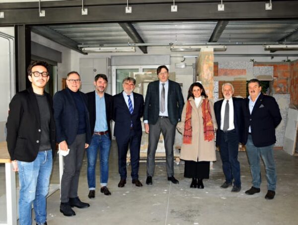 0a724a85-6a81-4395-9398-b95db4019637-1