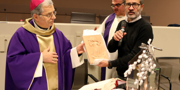 CESENA IL VESCOVO DOUGLAS REGATTIERI CELEBRA LA MESSA NATALIZIA PRESSO LA SEDE DELLA CONFARTIGIANATO