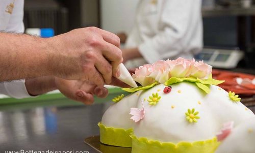 pasqua-fiasconaro-colomba-decorata-a-mano